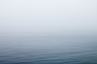 雾气朦胧的海面图片大全