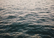 平静的海面图片