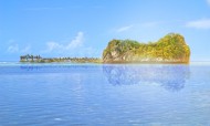 神秘的海中岛屿图片