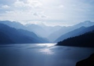 山水湖泊景色图片