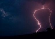 电闪雷鸣的夜空景象图片