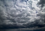 暴风雨前的乌云图片