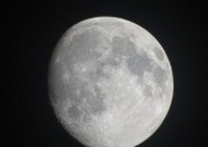 航拍月球图片