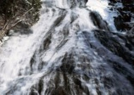 瀑布溪流图片