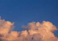 夕阳下的云彩图片