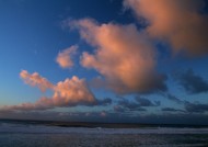 夕阳下的云彩图片