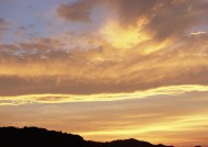 夕阳下的云彩图片