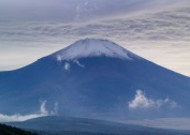 有积雪的富士山图片