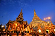 缅甸瑞光大金塔建筑风景图片