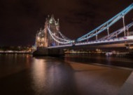 夜幕下的伦敦塔桥图片