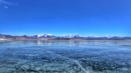 西藏冬日少女湖普姆雍措风景图片