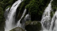 四川黄龙飞瀑风景图片