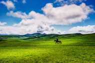 新疆巴音布鲁克草原风景图片