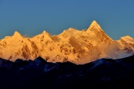 西藏南迦巴瓦峰图片