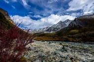 四川夏诺多吉神山图片