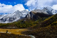四川夏诺多吉神山图片