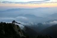 雾灵山晨曦风景图片