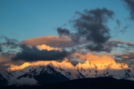 云南梅里雪山日出风景图片