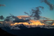 云南梅里雪山日出风景图片