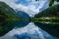 夏日四川九寨沟风景图片