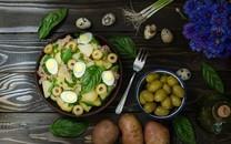 营养丰富的餐桌美食图片