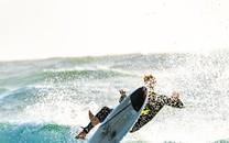 海边冲浪极限运动图片