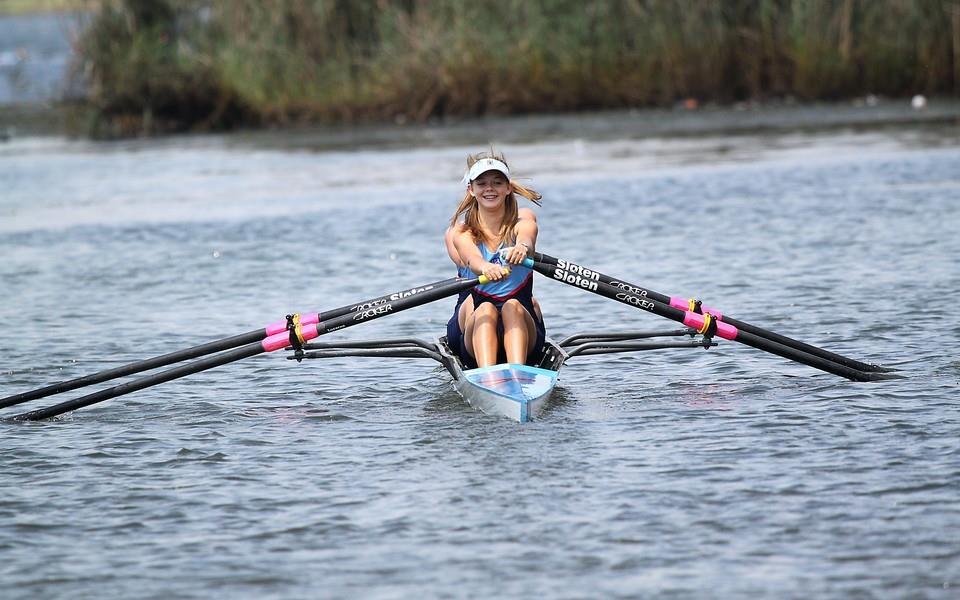 划船水上运动图片