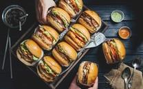 营养丰富的餐桌美食图片