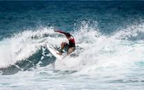 海边冲浪极限运动图片