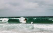 海边冲浪极限运动图片