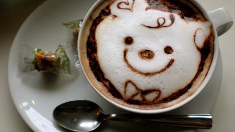 温暖浓郁的咖啡杯高清图片