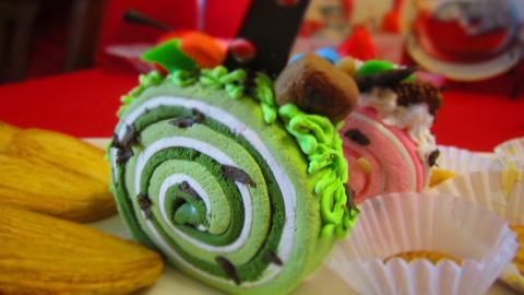 美味的瑞士卷糕点图片