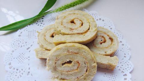 美味的瑞士卷糕点图片