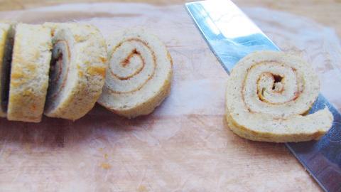 美味的瑞士卷糕点图片