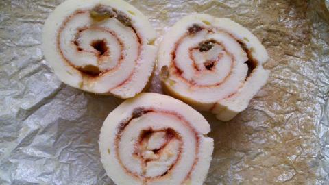 美味的瑞士卷糕点图片