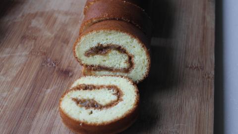 美味的瑞士卷糕点图片