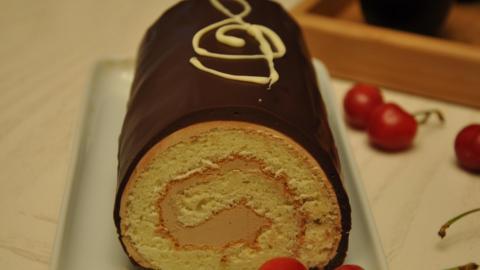 美味的瑞士卷糕点图片