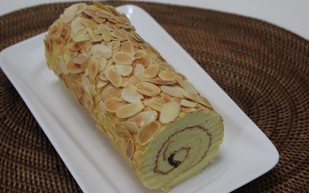 美味的瑞士卷糕点图片