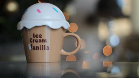 温暖浓郁的咖啡杯高清图片