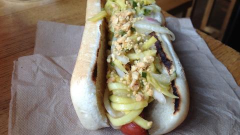 美味热狗面包图片