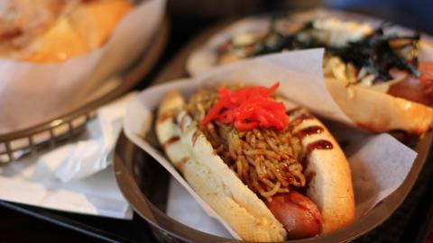 美味热狗面包图片