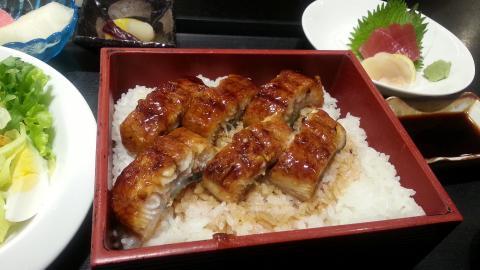 美味鳗鱼饭图片