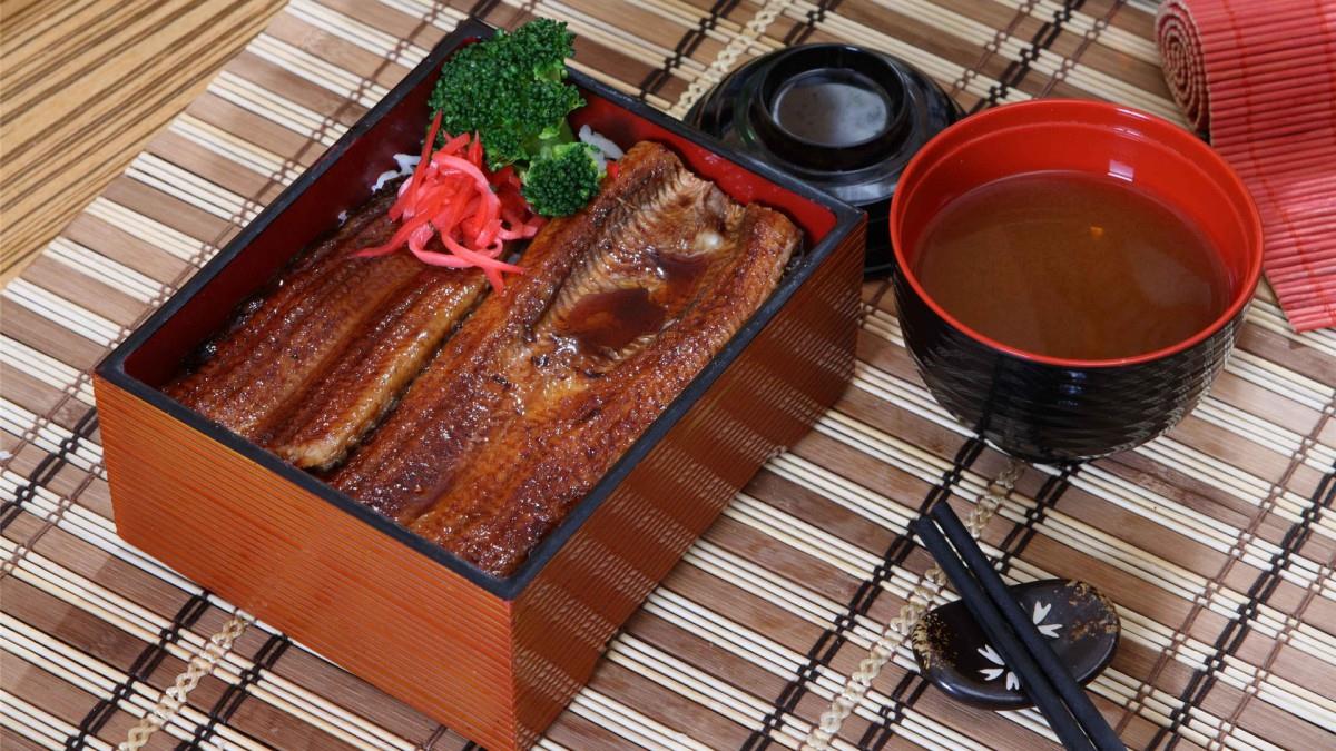 美味鳗鱼饭图片