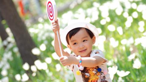 可爱宝贝户外摄影图片