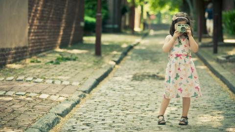 相机少女摄影图片