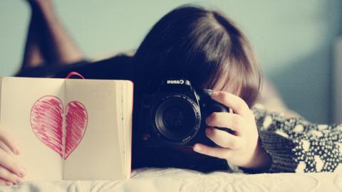 相机少女摄影图片