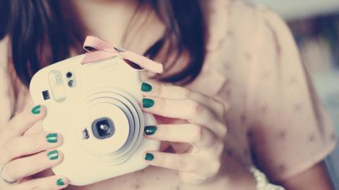 相机少女摄影图片