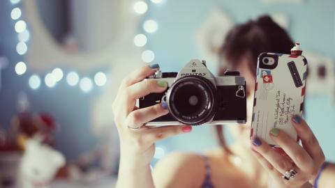 相机少女摄影图片