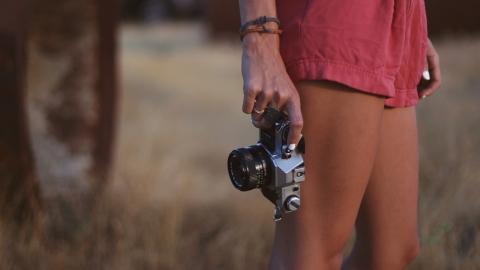 相机少女摄影图片