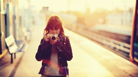 相机少女摄影图片